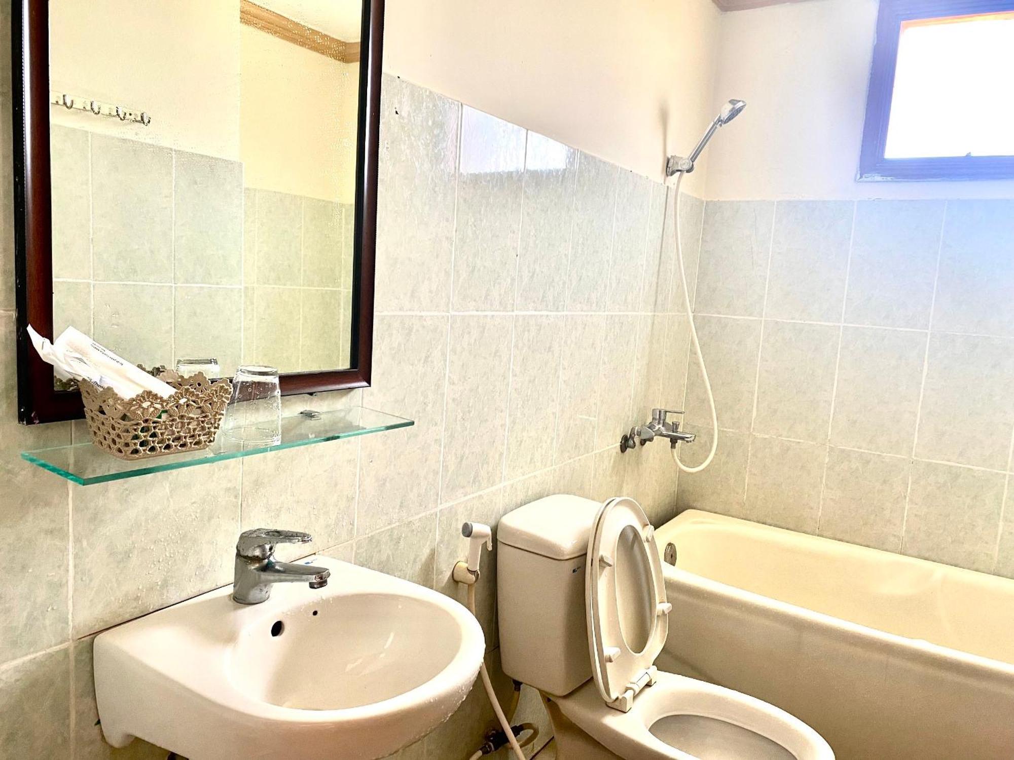 Khach San Ban Me Xanh Hotel Buon Ma Thuot Exterior photo